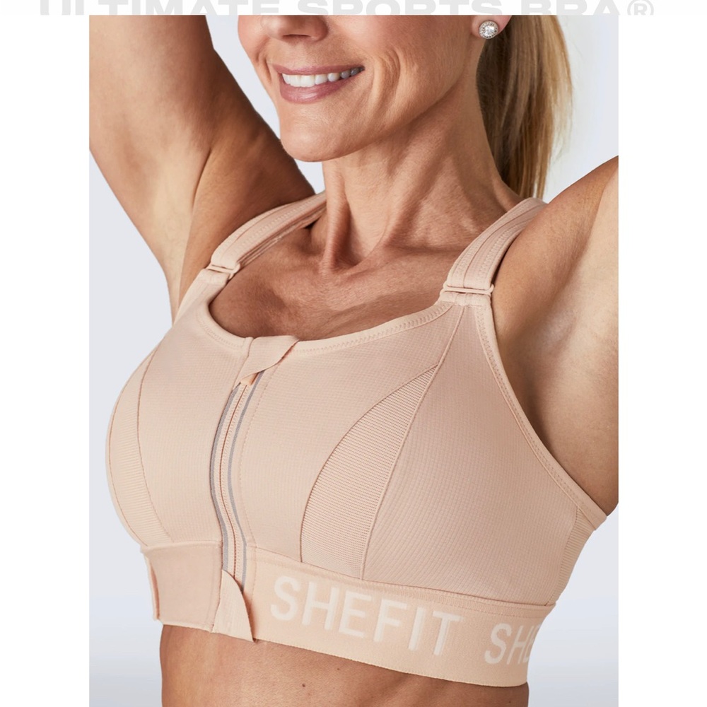 She fit ULTIMATE SPORTS BRA